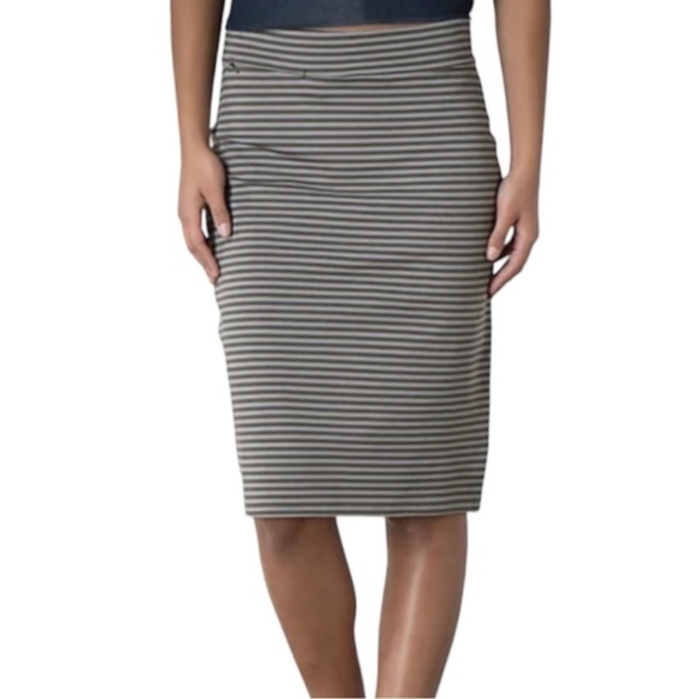 Toad Co Transita Skirt Sage Green Gray Stretch Size Small Stretchy